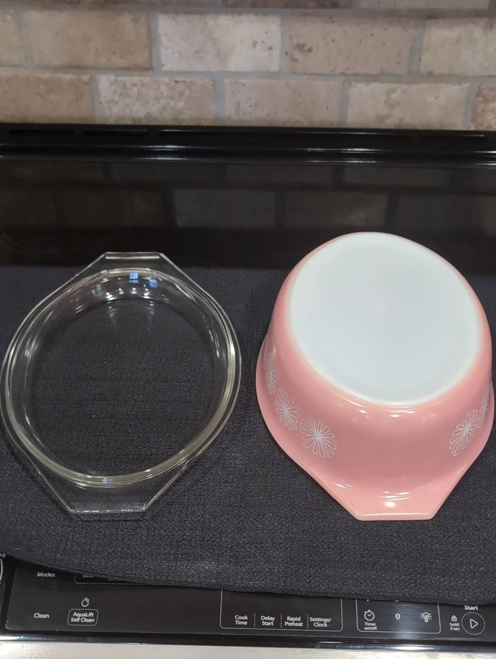 Vintage 1950's PYREX Pink Daisy 045 2 1/2 Quart / 2.5 Qt Oval Casserole with Lid